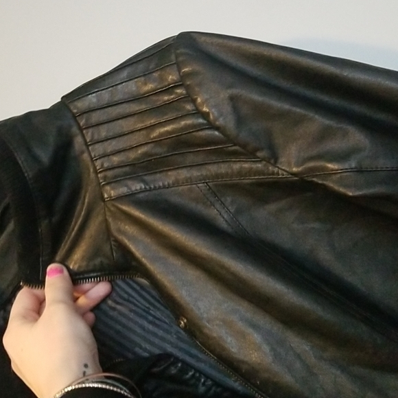 ❤ Danier Black Leather Moto Style Coat / Jacket ❤ - Picture 11 of 12